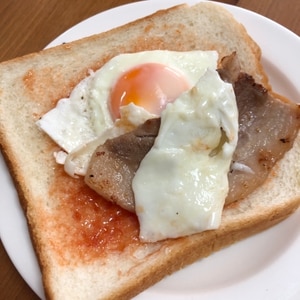 ポーク＆目玉焼きサンド